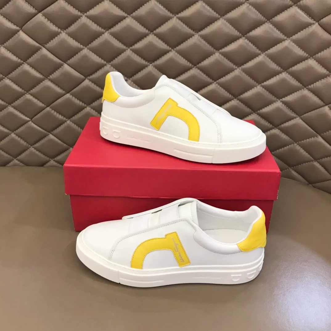 p400【Salvatore Ferraga**】New men's low-top casual shoes! Top-quality cow products, original lasts, made of imported cowhide, first-class texture, first-layer sheepskin lining! Original outsole! The details are exquisite and the style is versatile and upscale! Decorated with a three-dimensional Gancini logo, the back of the tongue and lace-up piping add a pop of color. The high-tech sole features a holographic pattern and Gancini details, making it ideal for a practical yet stylish everyday look. Code number 38-44 (45 can be customized)